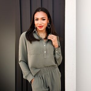 Evereve Sage Green Collared Shirt Size Large Long Sleeve